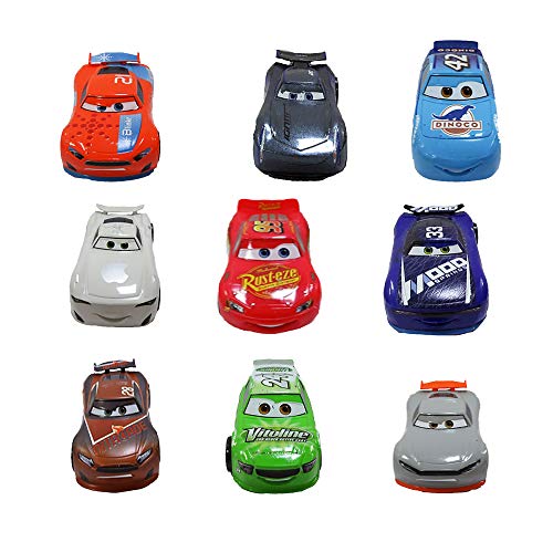 Disney Set da Gioco Deluxe Pixar Cars, 9 Pezzi, macchinine con Particolari, Giocattolo Store con Dettagli Colorati dei Personaggi, con Saetta McQueen, età 3+