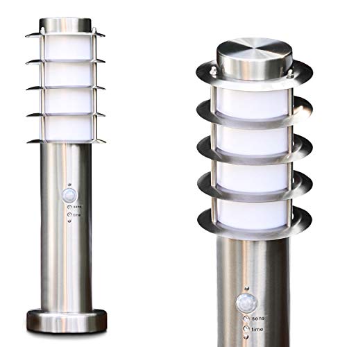 Lampione con base „Tunes“: Lampione da esterno con rilevatore di movimento | lampione sottile in acciaio inox per vialetti | per giardini, aiuole o aree di accesso | lampione con presa di corrente