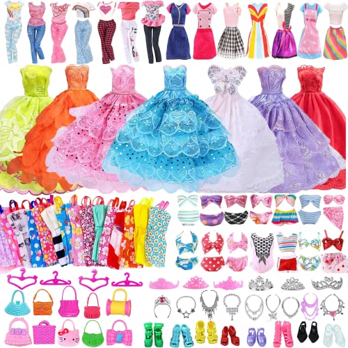 63 vestiti e accessori Barbie, tra cui 5 abiti da sposa, 10 gonne a...