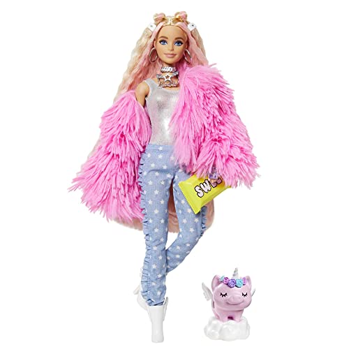 Barbie Extra n.3 - Bambola Snodata con Pelliccia Rosa e Maialino-Unicorno - 15 Accessori - Look Fashion con Ciocche Rossa - Regalo per Bambini 3+ Anni