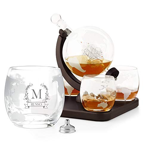 Maverton Decanter per Whisky in vetro - incisione personalizzata - Caraffa a forma di mappamondo da 850 ml + 4 Set bicchieri whisky - idea regalo per la donna - corona