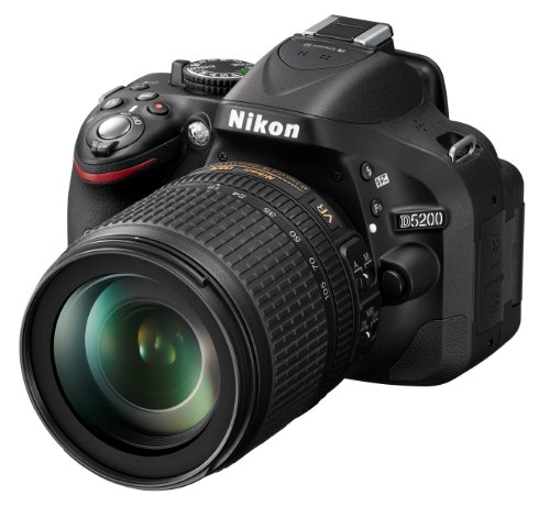 Nikon D5200 Fotocamera Digitale SLR, 24.1 Megapixel, Display TFT da 7.6 cm (3 Pollici), Full HD, HDMI, kit incl. Obiettivo AF-S DX 18-105 mm VR, Colore Nero [Versione EU]