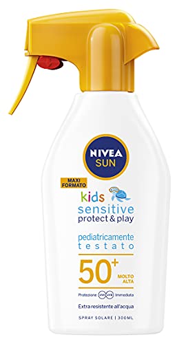 Nivea SUN Maxi Spray Solare Kids Sensitive Protect & Play FP50+ in flacone spray da 300 ml, Protezione solare senza profumo, Crema solare per pelli delicate