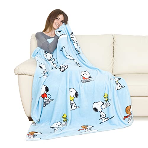 KANGURU 1123 Plaid Snoopy Celeste coperta in soffice pile, Blu Chiaro, dimensioni 130 x 170 cm, calda ed elegante.