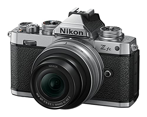 Nikon Z fc + NIKKOR Z DX 16-50 VR SE + Lexar SD 64GB, Mirrorless DX 20.9 MP, ghiere di controllo, mirino elettronico, 4K, monitor angolazione variabile, argento [Nital Card: 4 Anni di Garanzia]